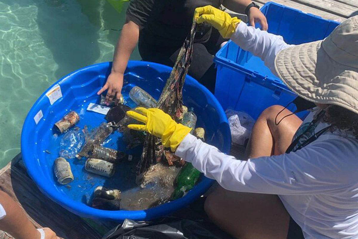 Remueven más de 5 mil libras de basura en arrecifes y playas de Puerto Rico